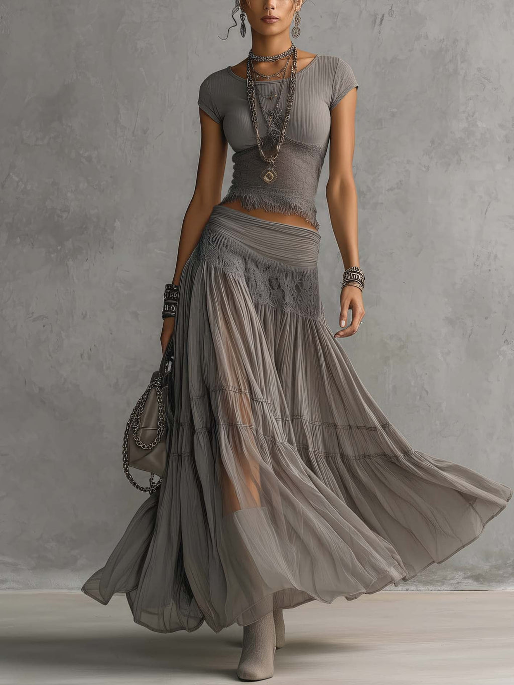 Completo Grigio con Top Trasparente con Inserti in Pizzo e Gonna Maxi Plissettata