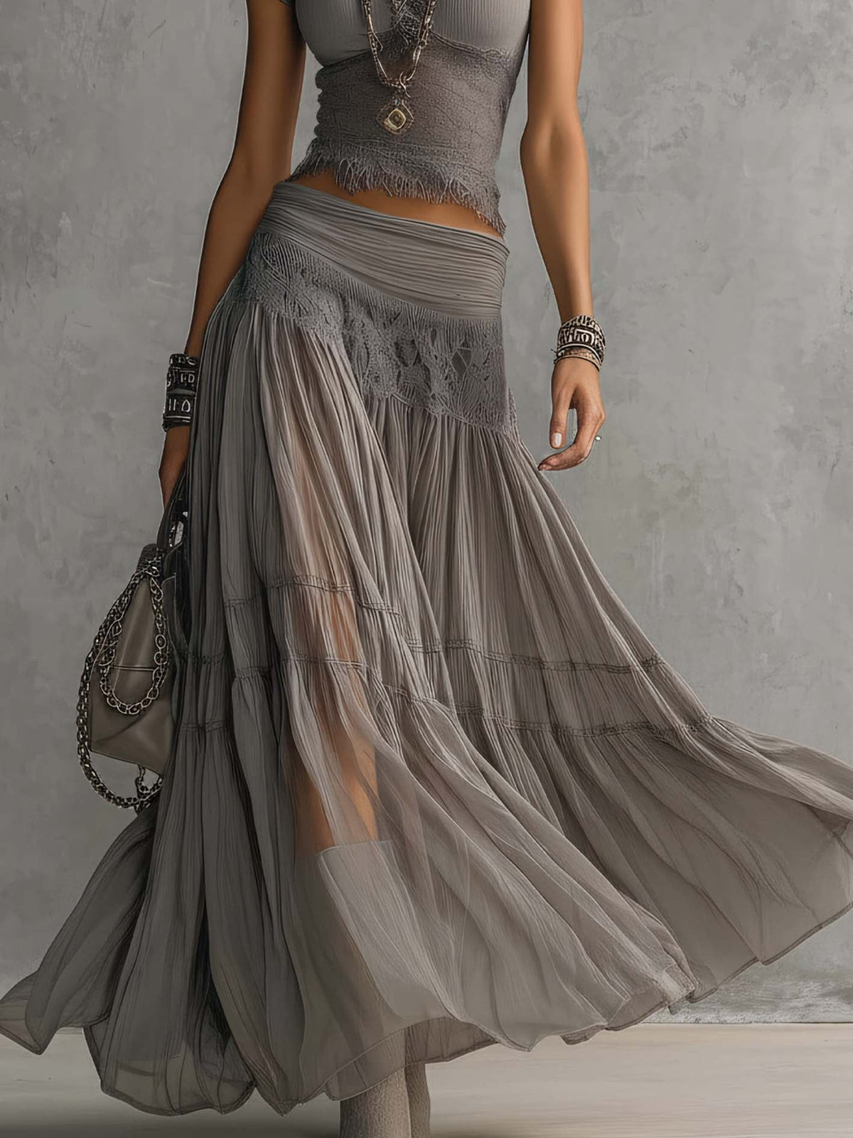 Completo Grigio con Top Trasparente con Inserti in Pizzo e Gonna Maxi Plissettata