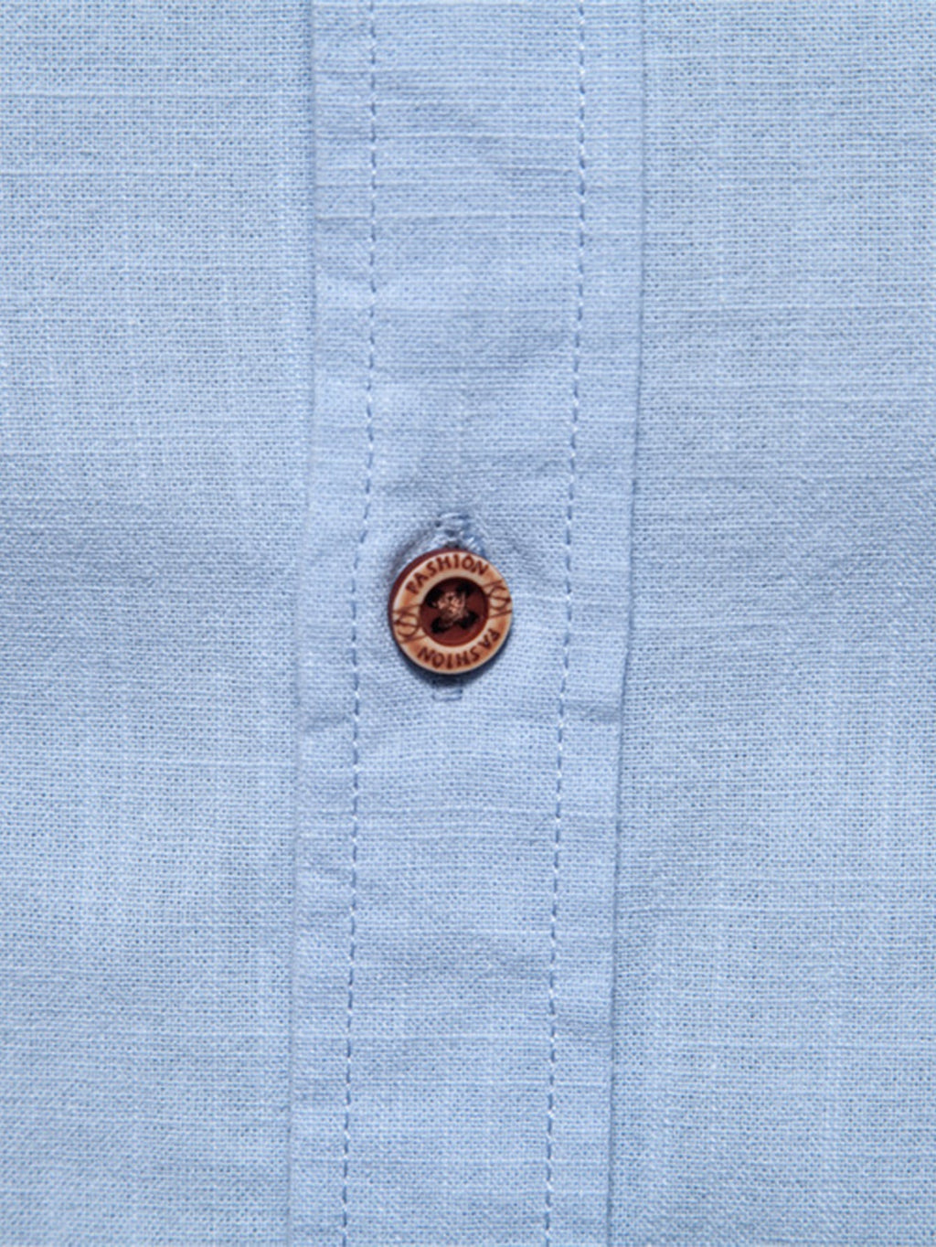 Camicia a maniche lunghe con collo alto e effetto lino.