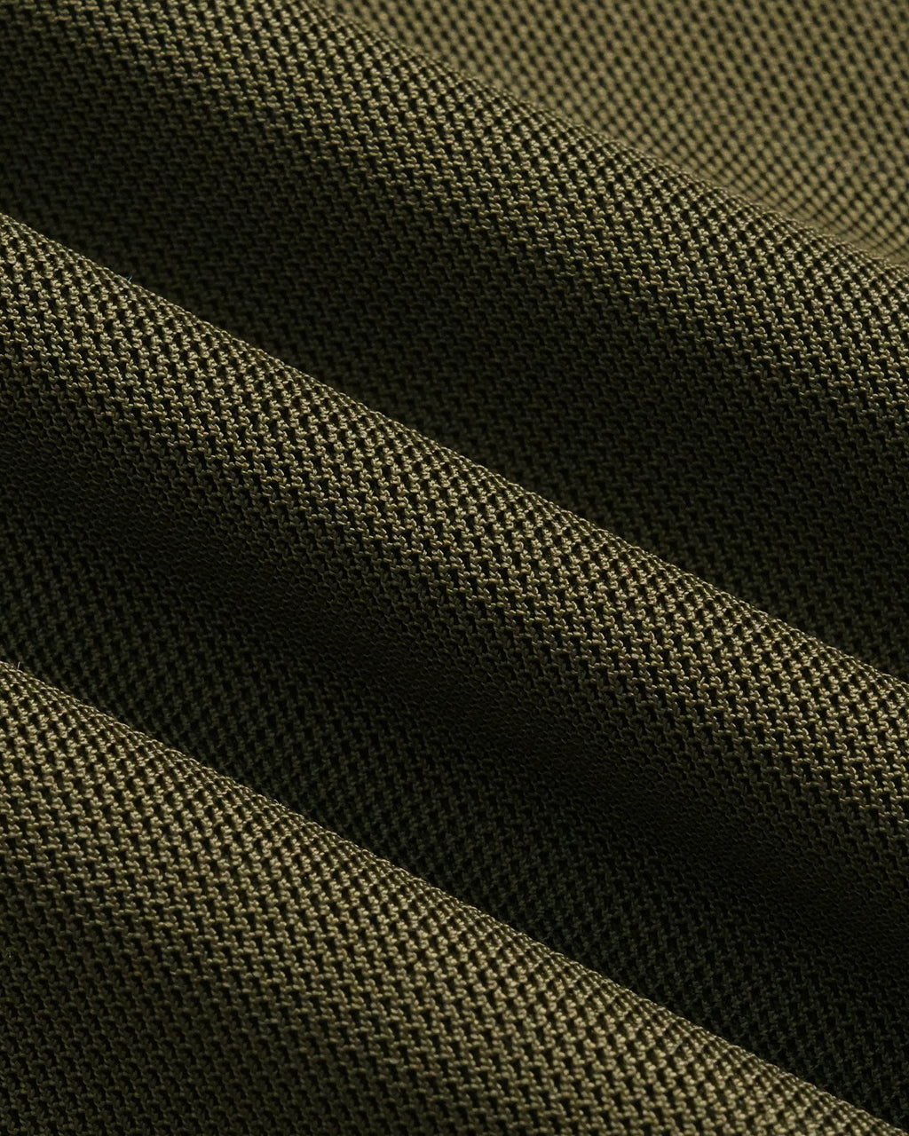 Maglietta verde in mesh arricciata con scollo a cappuccio