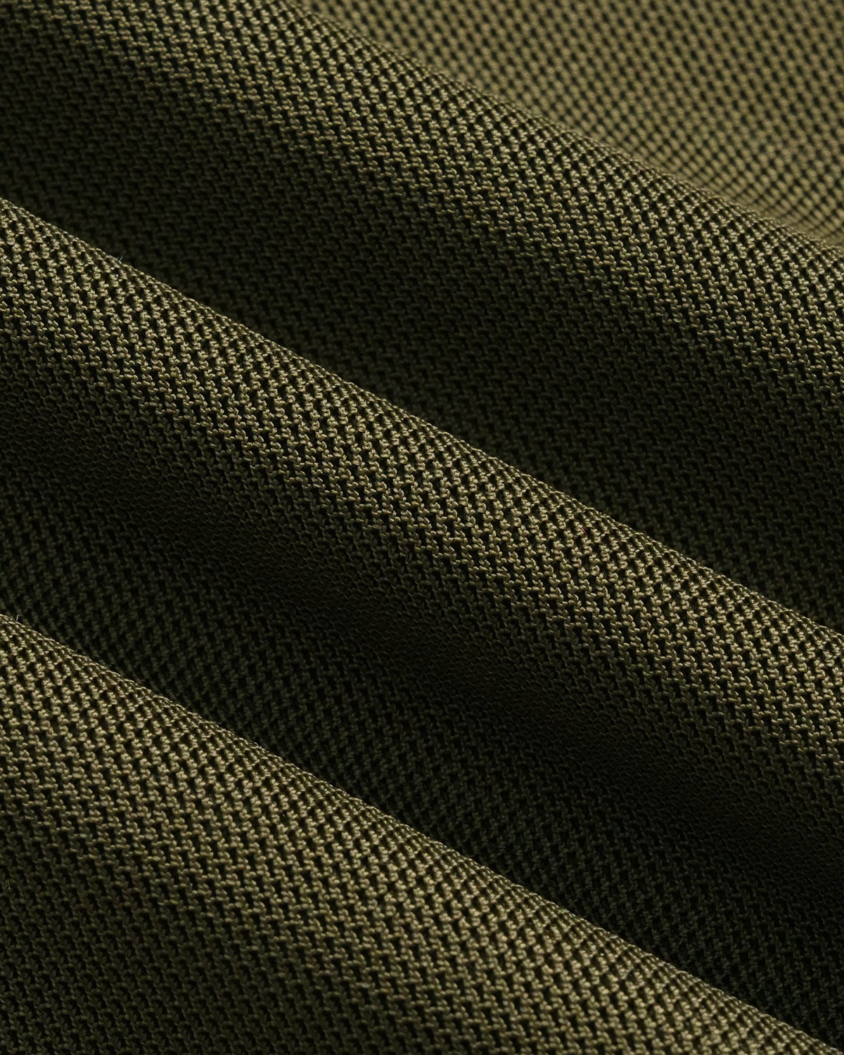 Maglietta verde in mesh arricciata con scollo a cappuccio