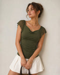 Maglietta verde in mesh arricciata con scollo a cappuccio