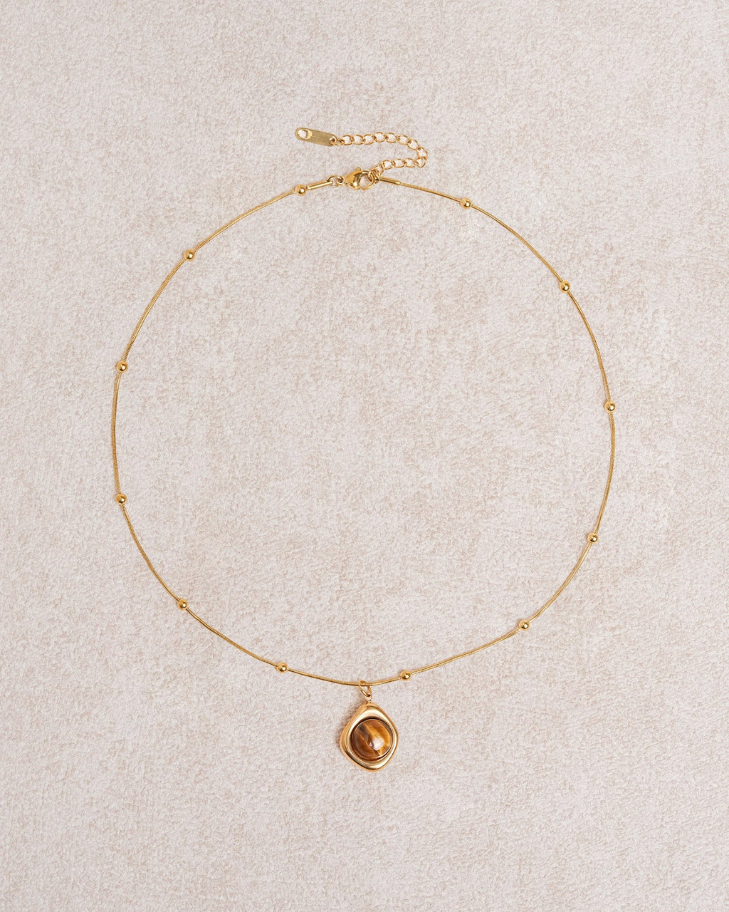 Collana marrone con goccia in occhio di tigre