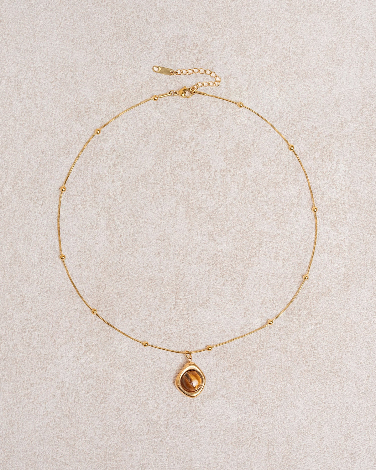 Collana marrone con goccia in occhio di tigre