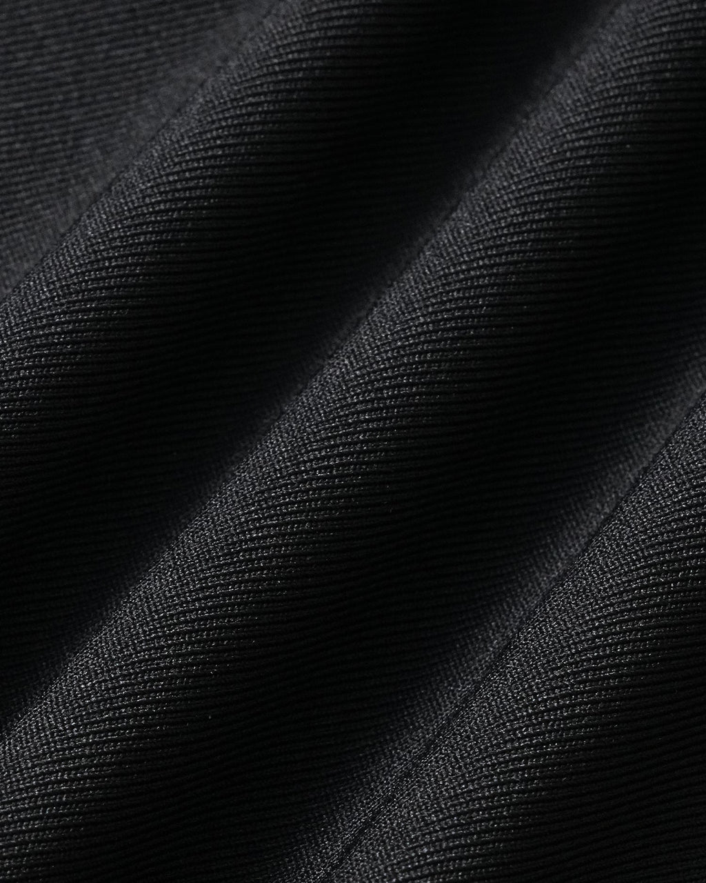 Maglietta in maglia trasparente nera con collo alto