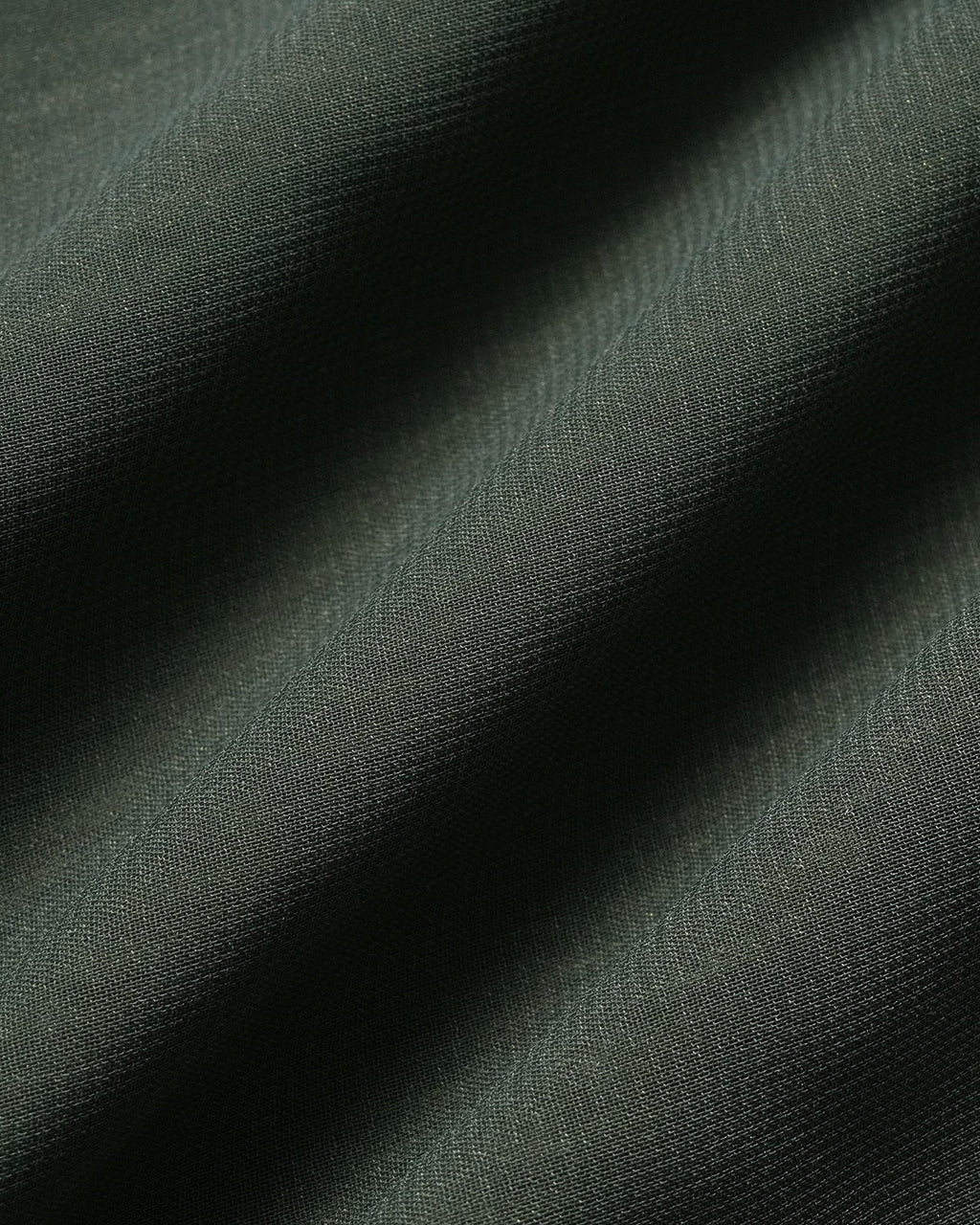 Abito mini verde in chiffon con scollo a cuore